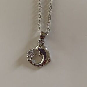 Elegant Silver Pendant Necklace